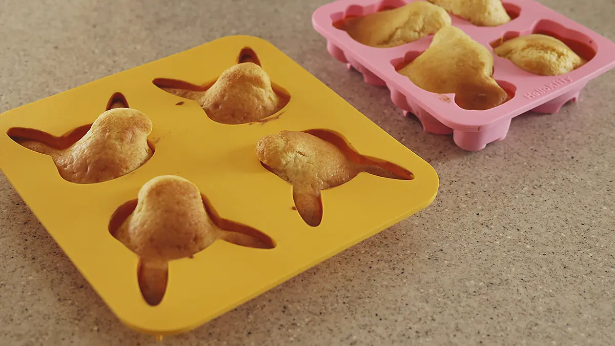 ピカチュウとキティちゃんの型で手作りドーナツの画像1